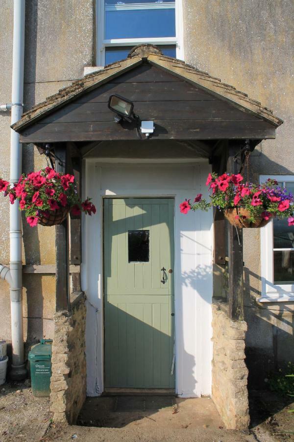 Snowdrop Cottage กลอสเตอร์ ภายนอก รูปภาพ